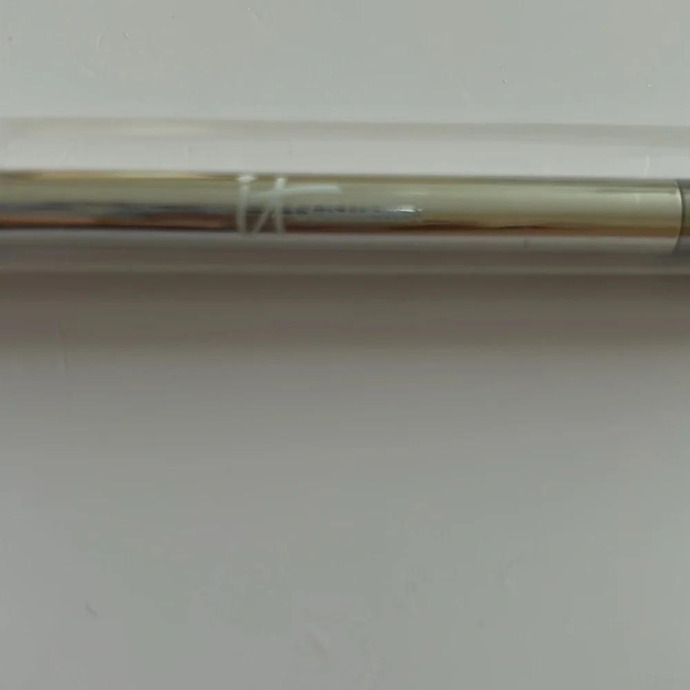 It Cosmetics All Over Shadow / Angled Liner Brush (Sealed in tube) SEALE…